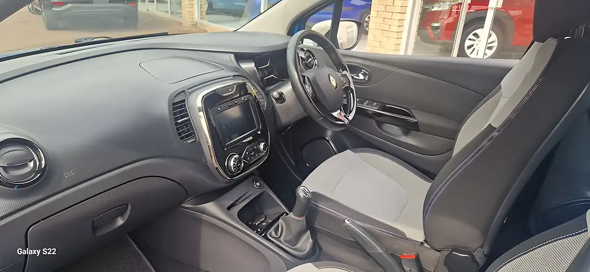 Used 2014 Renault Captur Dynamique Medianav Blue - Interior and Exterior details 15