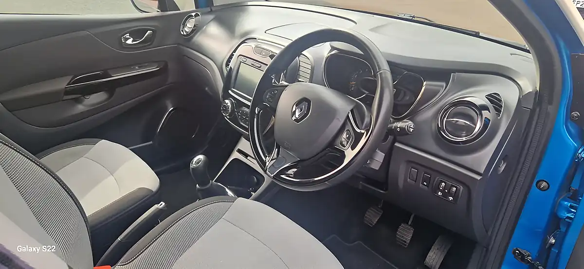 Used 2014 Renault Captur Dynamique Medianav Blue - Interior and Exterior details 16