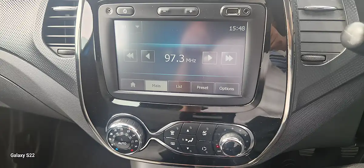 Used 2014 Renault Captur Dynamique Medianav Blue - Interior and Exterior details 18