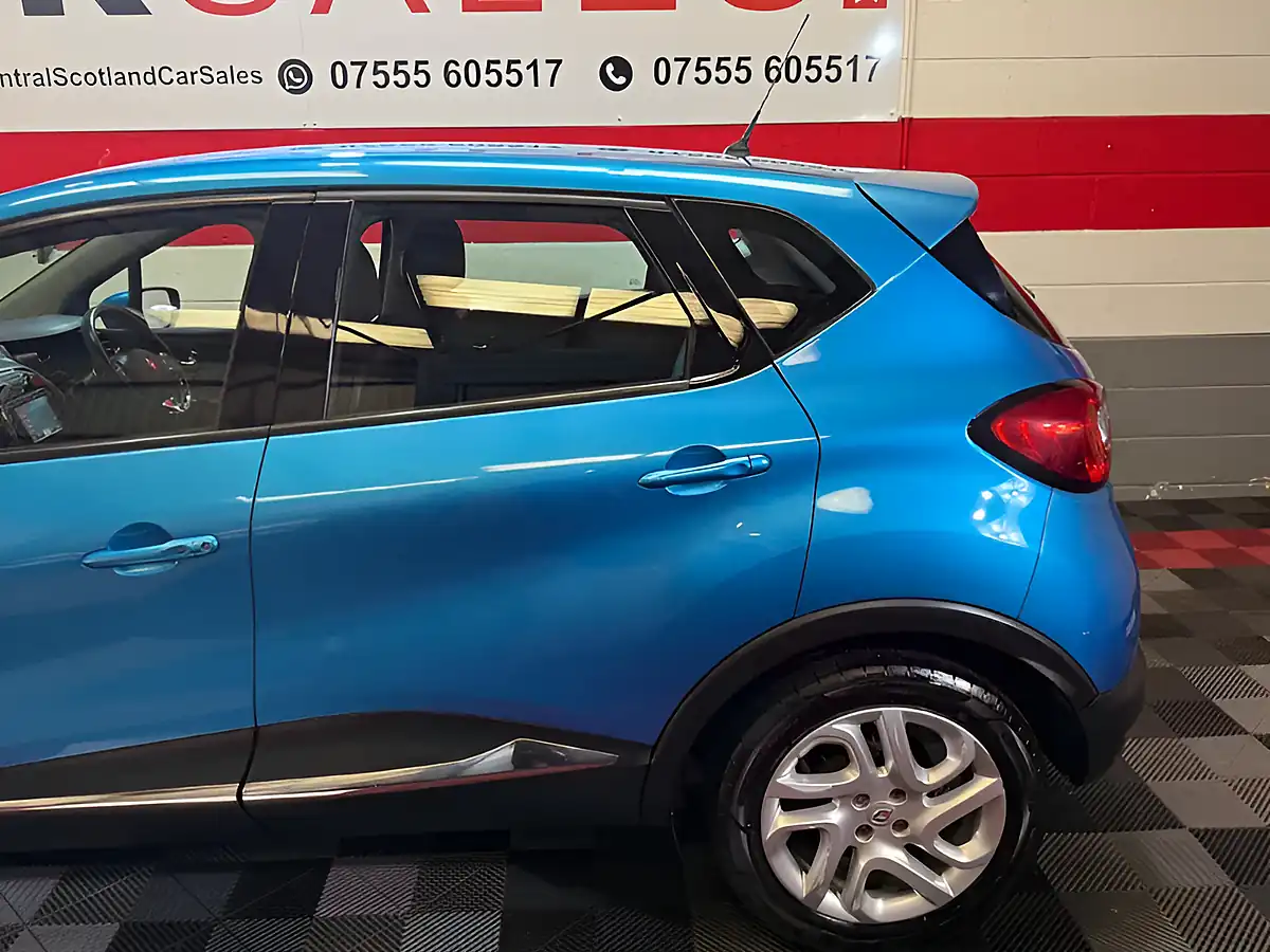 Used 2014 Renault Captur Dynamique Medianav Blue - Interior and Exterior details 10