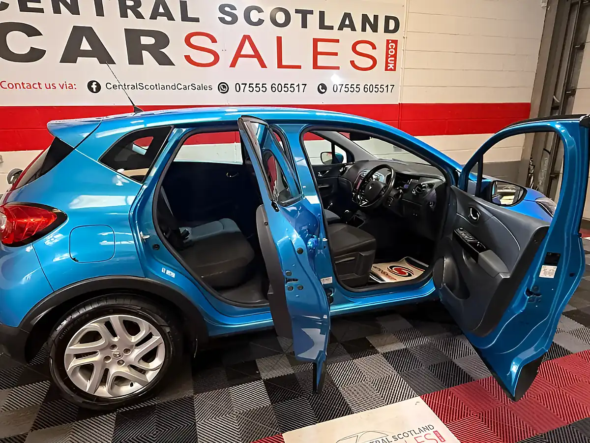Used 2014 Renault Captur Dynamique Medianav Blue - Interior and Exterior details 12