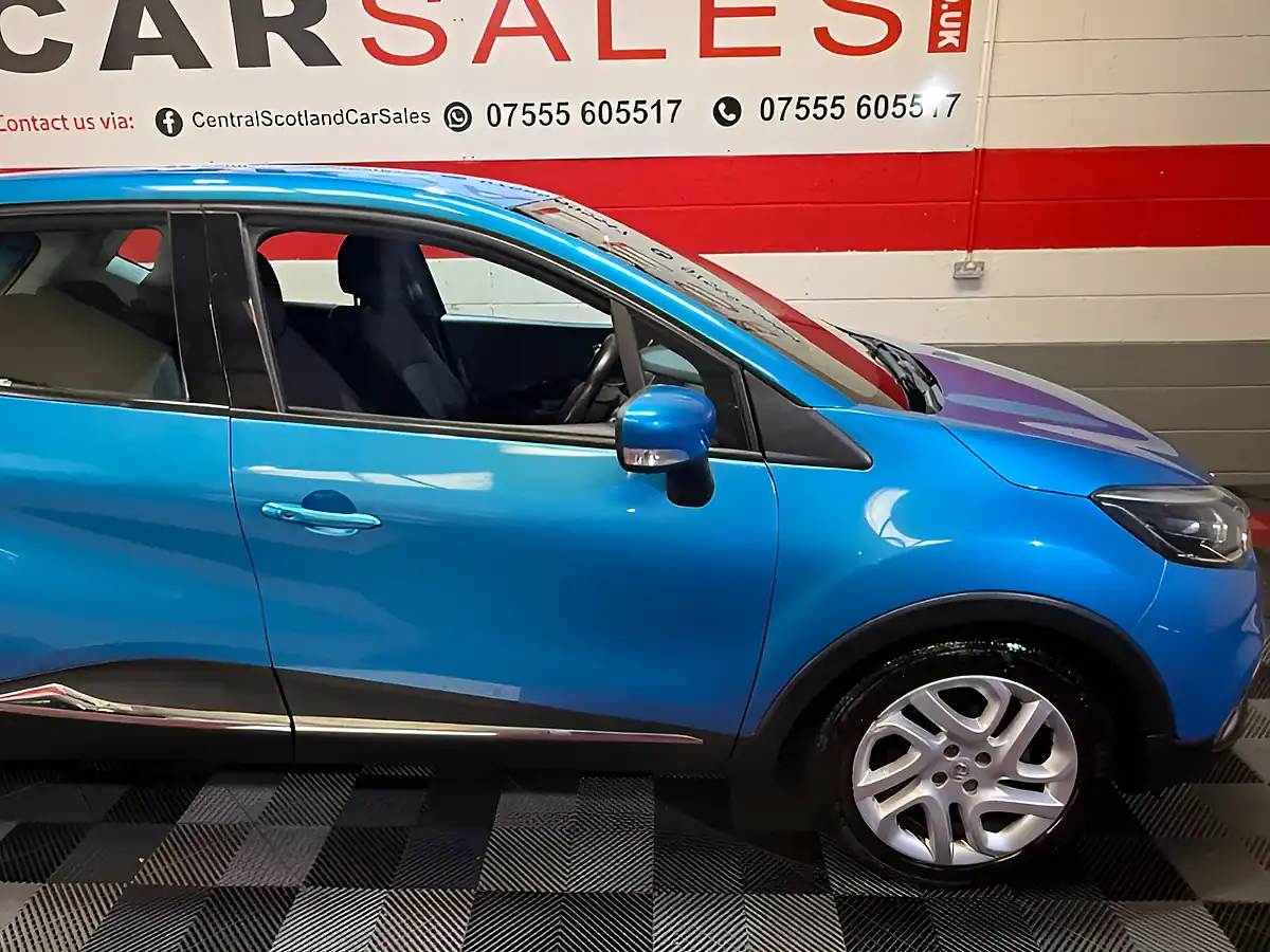 Used 2014 Renault Captur Dynamique Medianav Blue - Interior and Exterior details 13