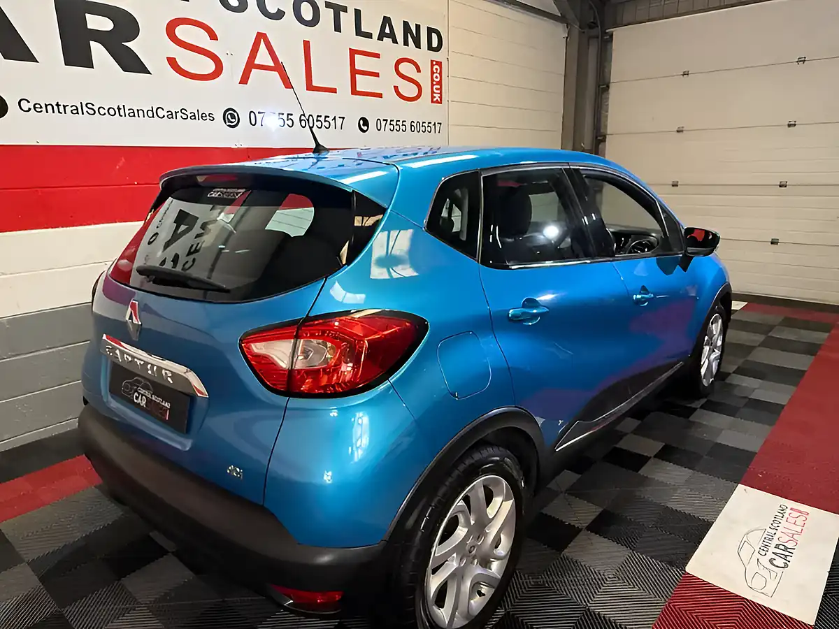 Used 2014 Renault Captur Dynamique Medianav Blue - Interior and Exterior details 14