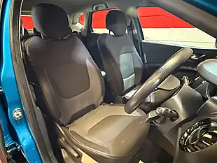 Used 2014 Renault Captur Dynamique Medianav Blue - Interior and Exterior details 16