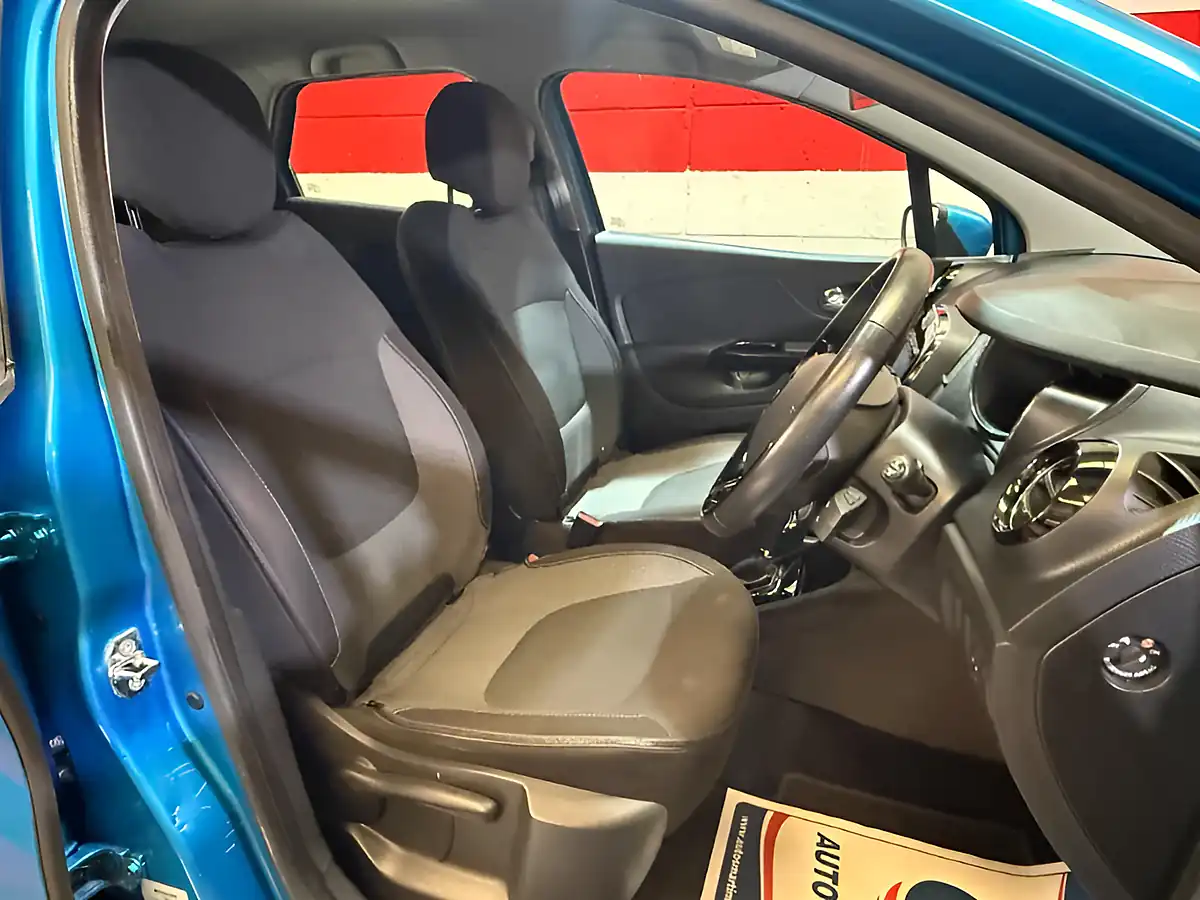 Used 2014 Renault Captur Dynamique Medianav Blue - Interior and Exterior details 17