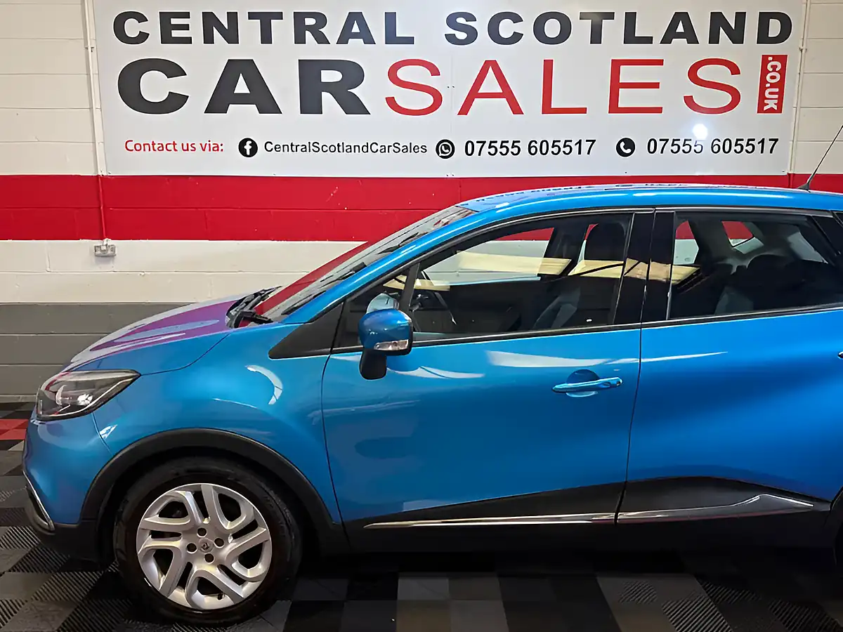 Used 2014 Renault Captur Dynamique Medianav Blue - Interior and Exterior details 4