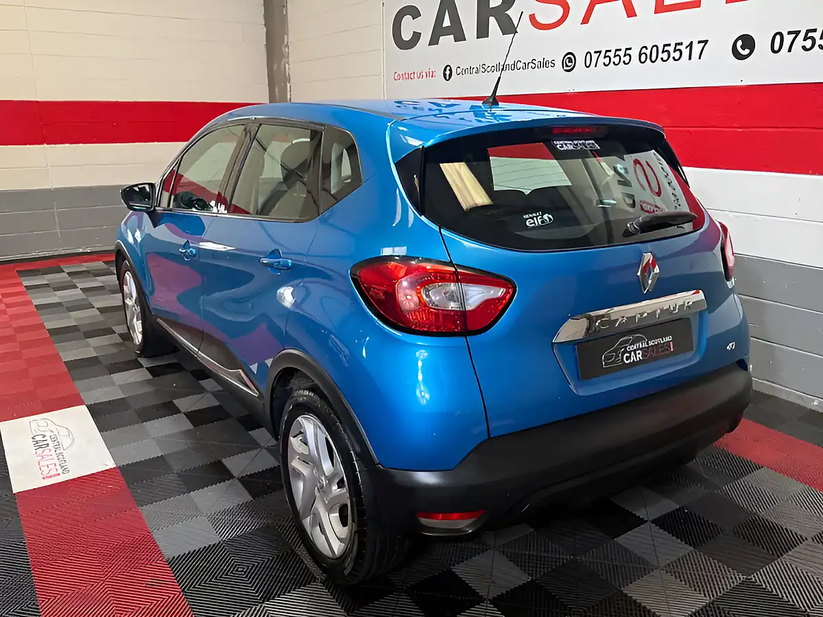 Used 2014 Renault Captur Dynamique Medianav Blue - Interior and Exterior details 9