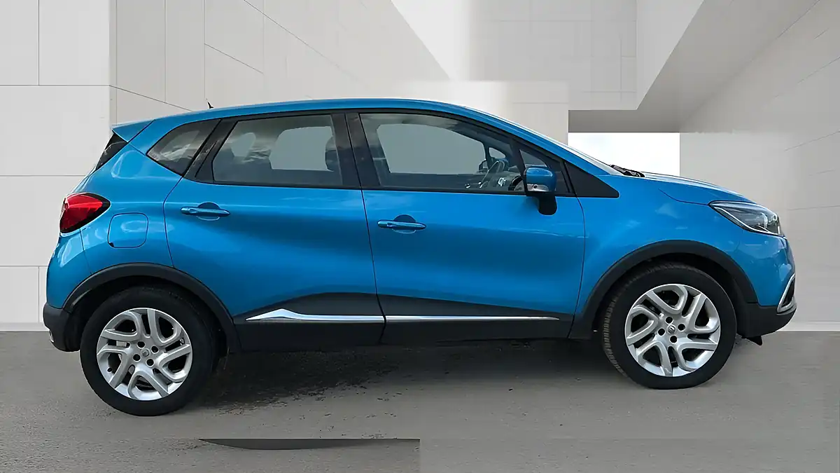 Used 2014 Renault Captur Dynamique Medianav Blue - Interior and Exterior details 5