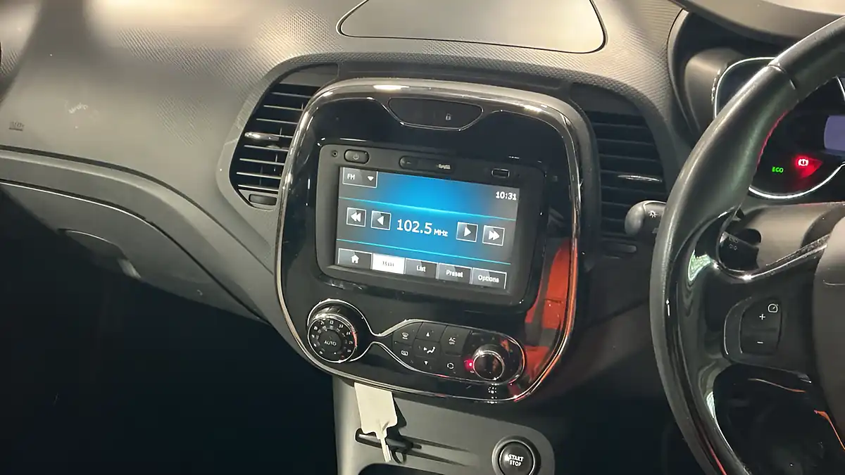 Used 2014 Renault Captur Dynamique Medianav Blue - Interior and Exterior details 8