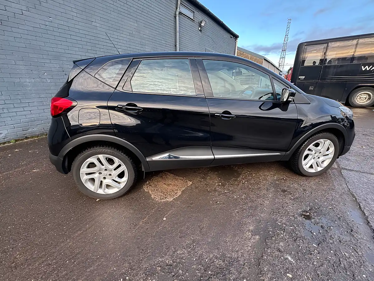 Used 2014 Renault Captur Dynamique Medianav Energy Black - Interior and Exterior details 9