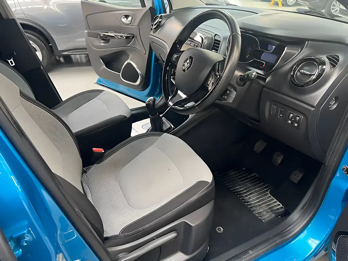 Used 2014 Renault Captur Dynamique Medianav Tahoe Blue - Interior and Exterior details 10