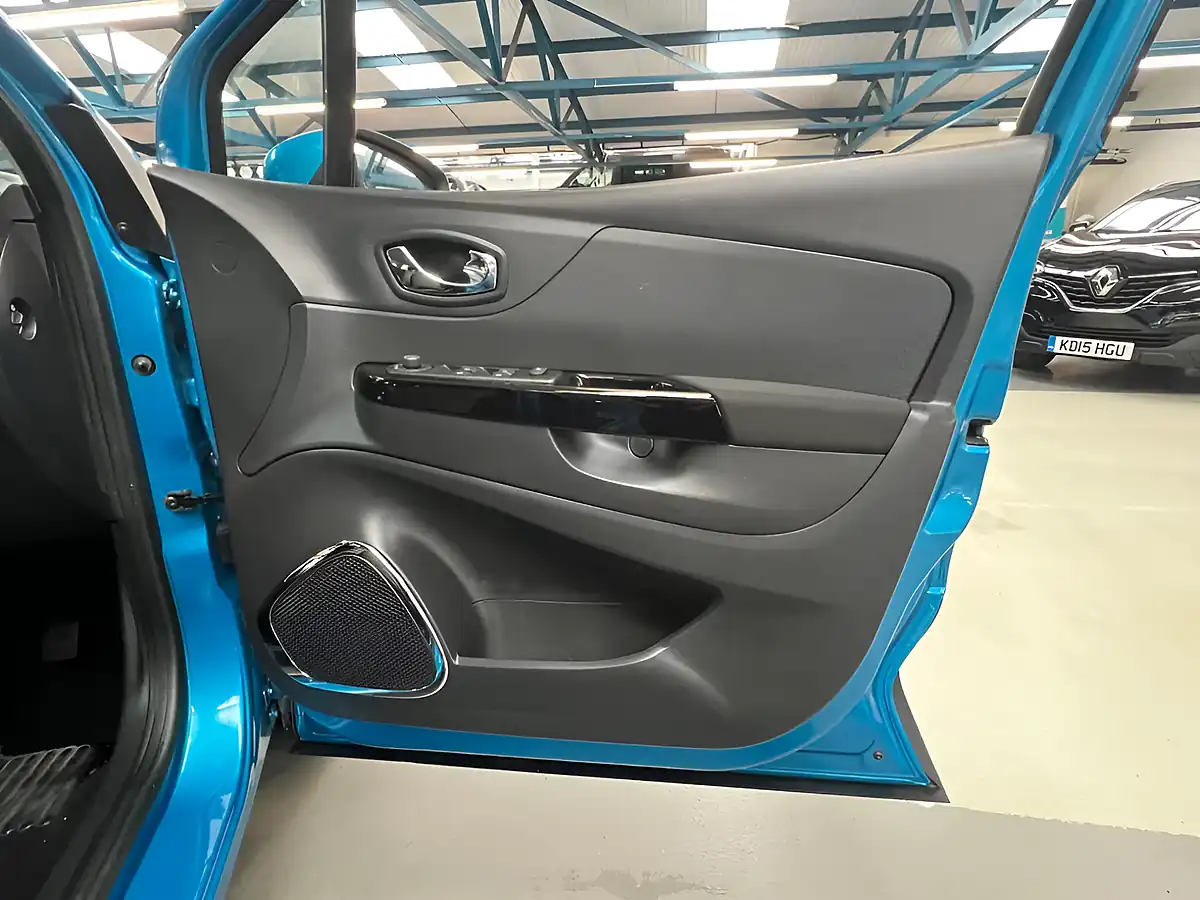 Used 2014 Renault Captur Dynamique Medianav Tahoe Blue - Interior and Exterior details 11