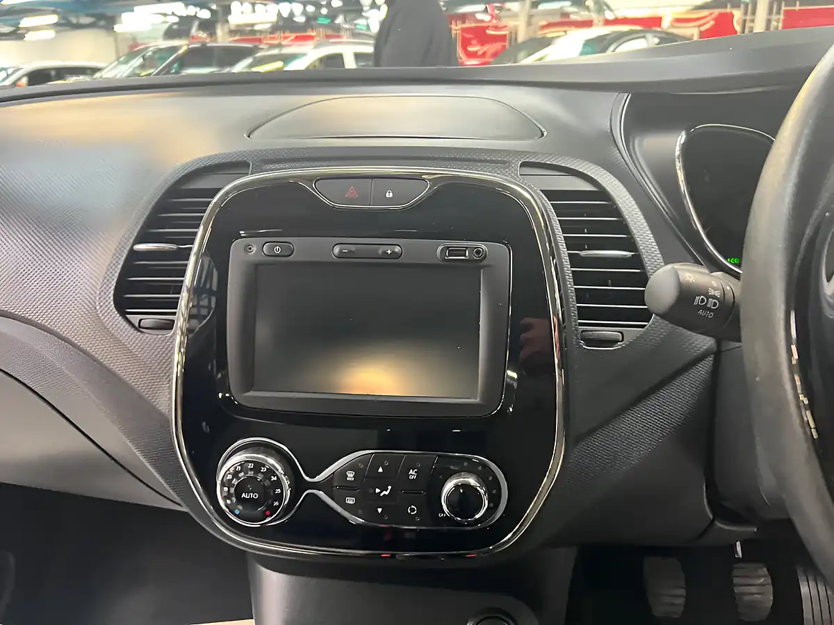 Used 2014 Renault Captur Dynamique Medianav Tahoe Blue - Interior and Exterior details 13
