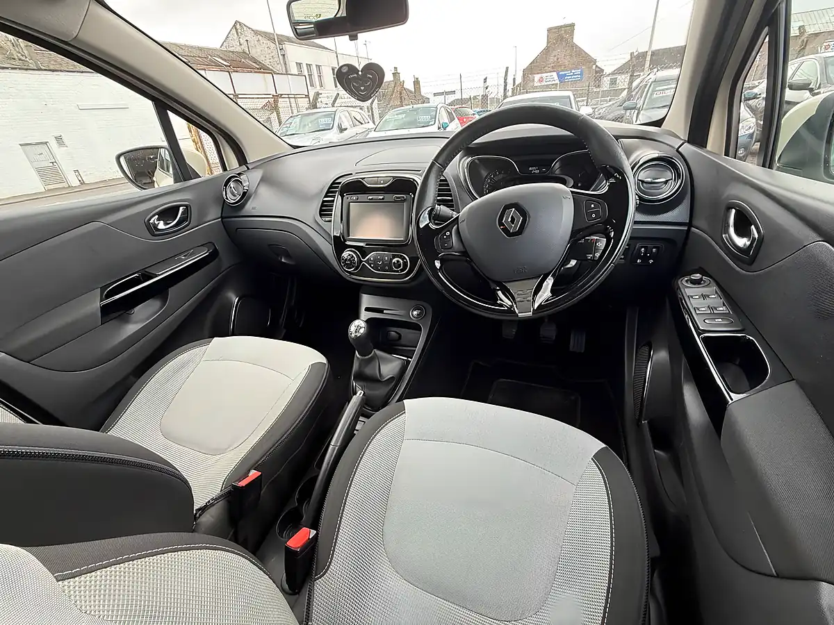 Used 2014 Renault Captur Dynamique Medianav White - Interior and Exterior details 11