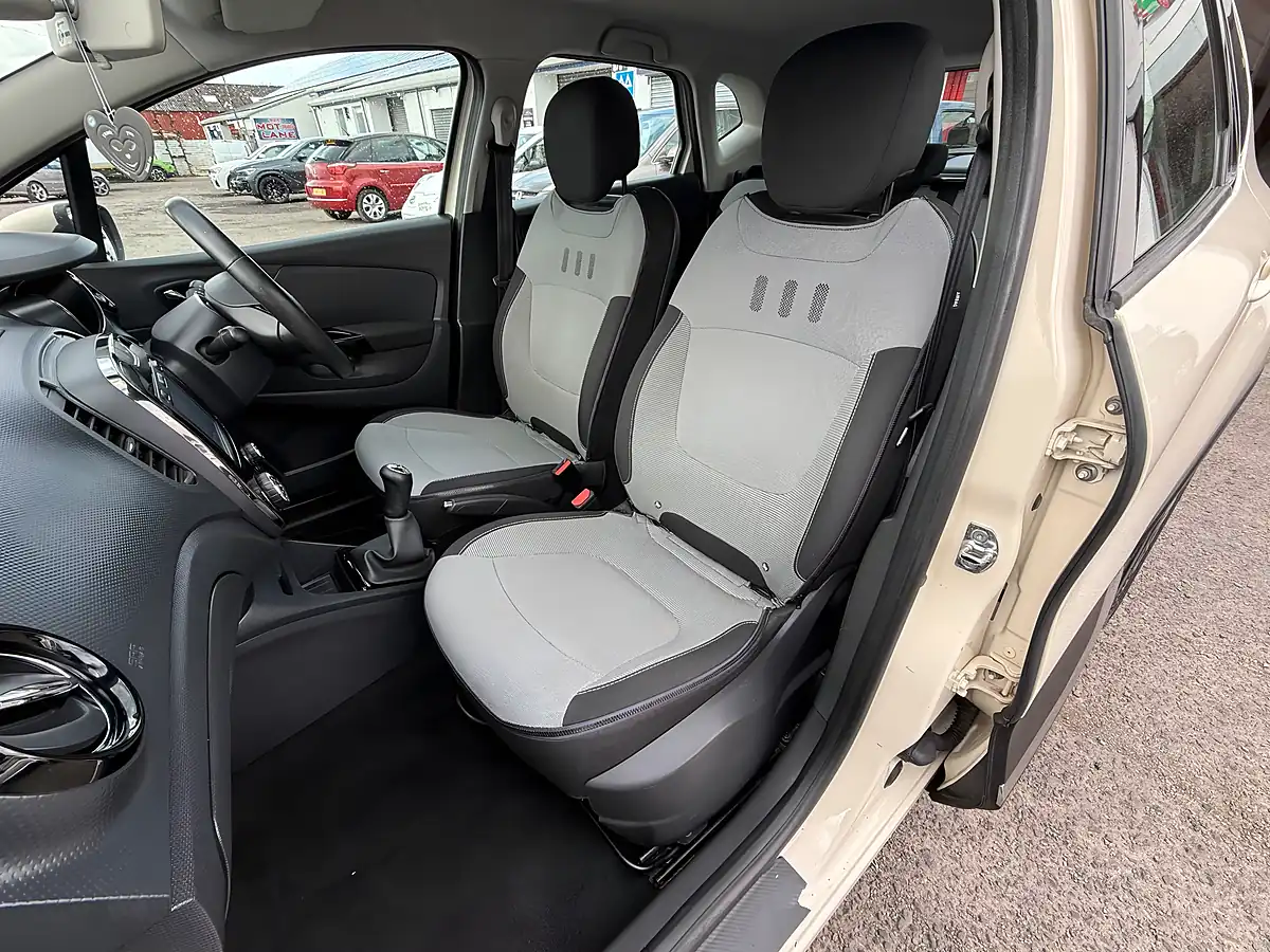 Used 2014 Renault Captur Dynamique Medianav White - Interior and Exterior details 18