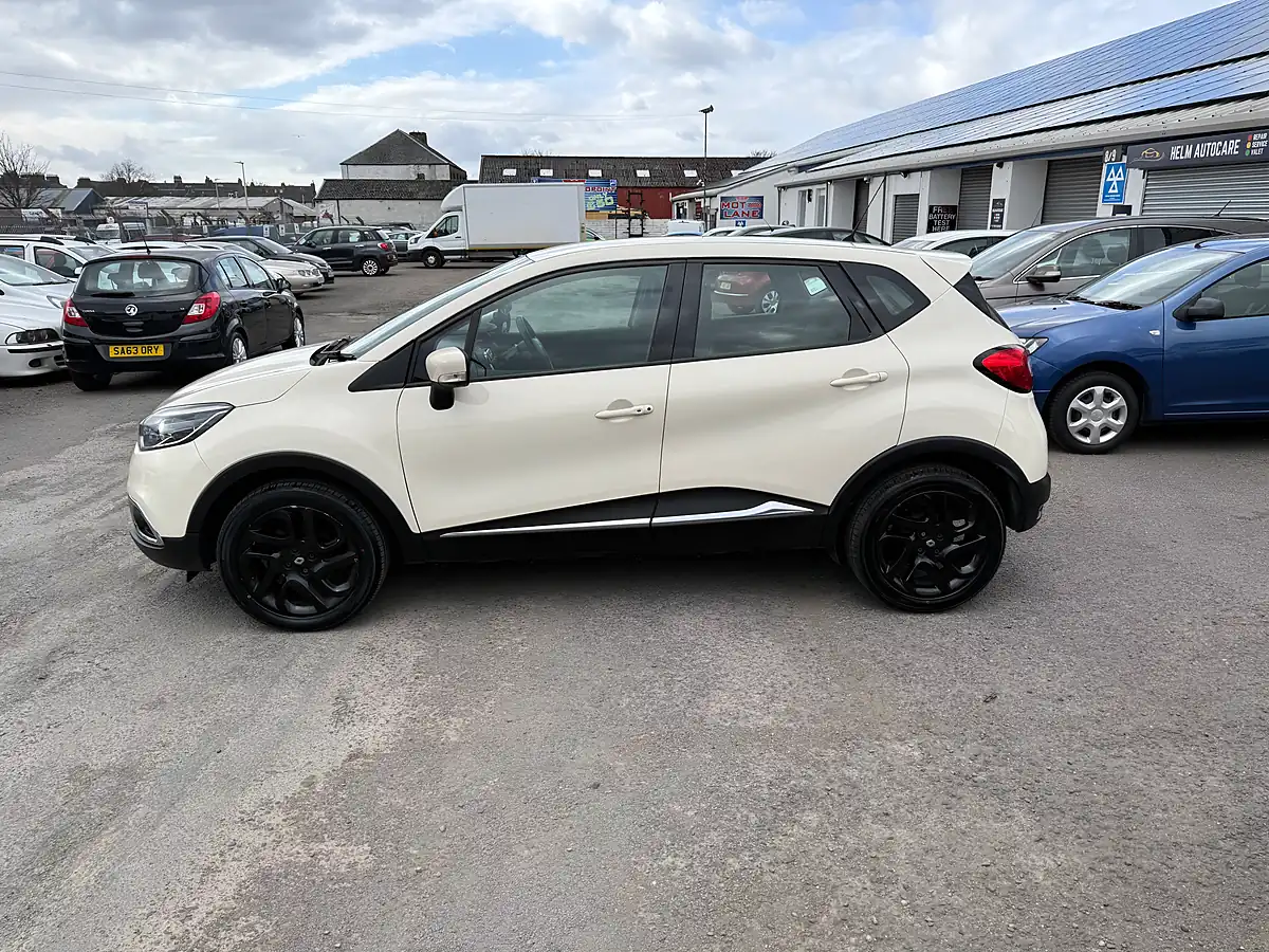 Used 2014 Renault Captur Dynamique Medianav White - Interior and Exterior details 8