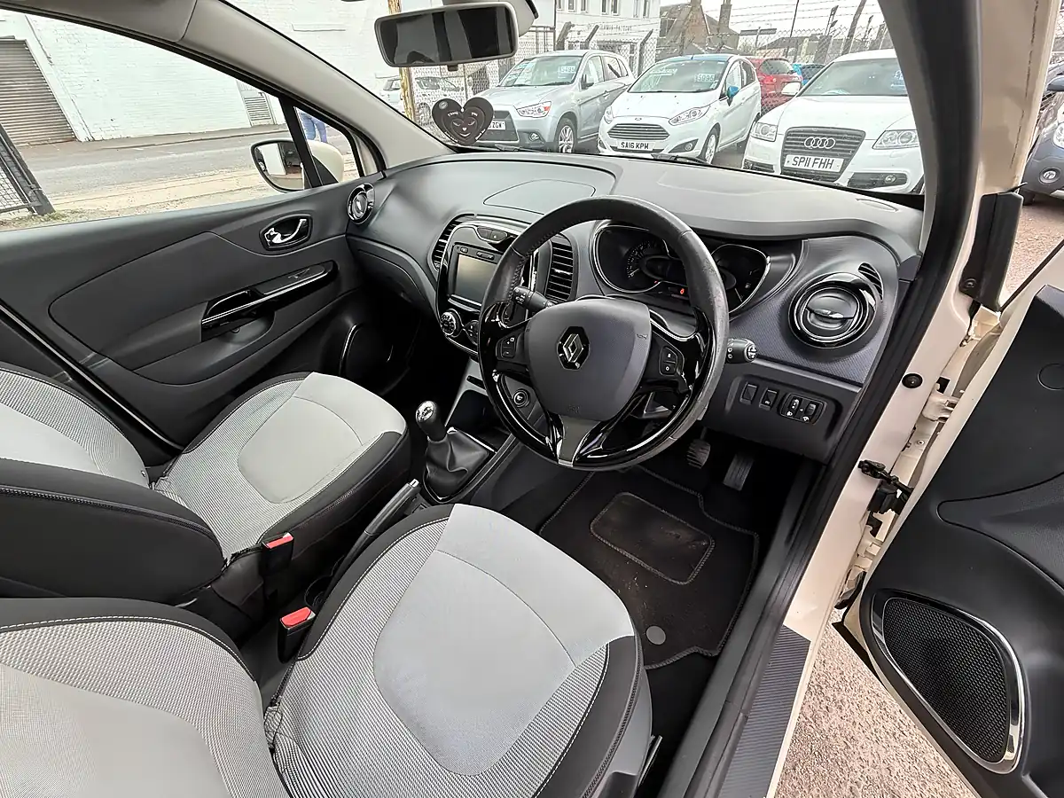 Used 2014 Renault Captur Dynamique Medianav White - Interior and Exterior details 9