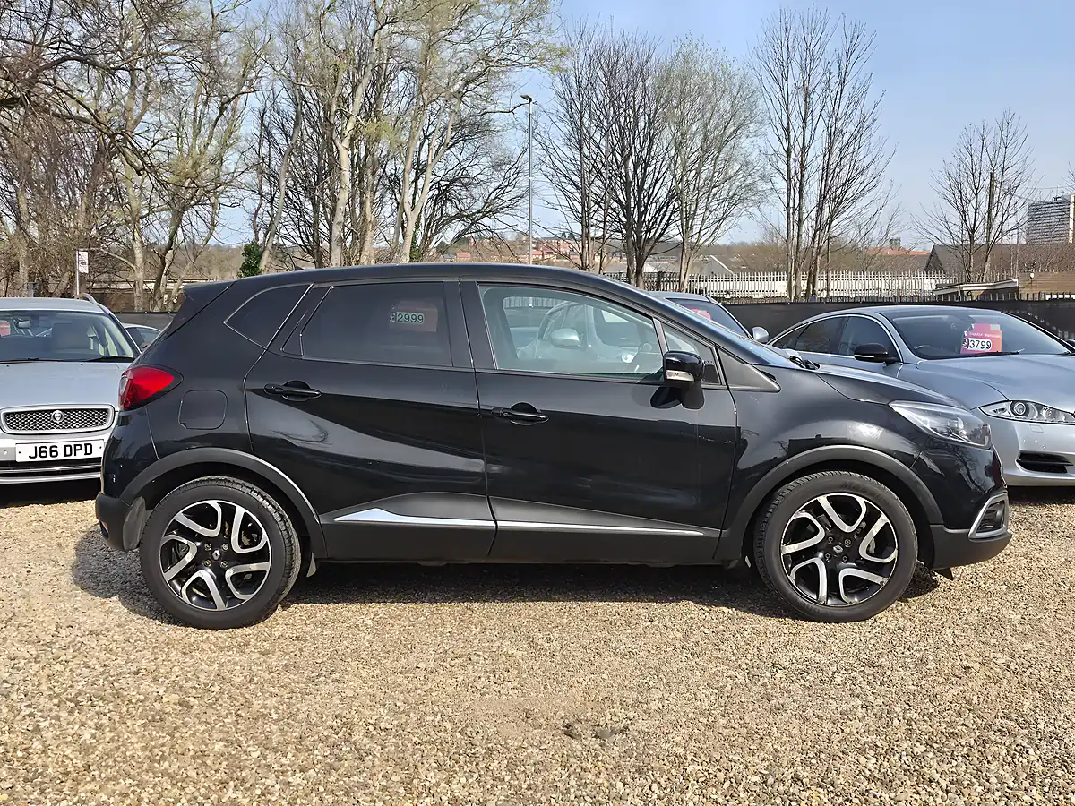 Used 2014 Renault Captur Dynamique S Medianav Black - Interior and Exterior details 2