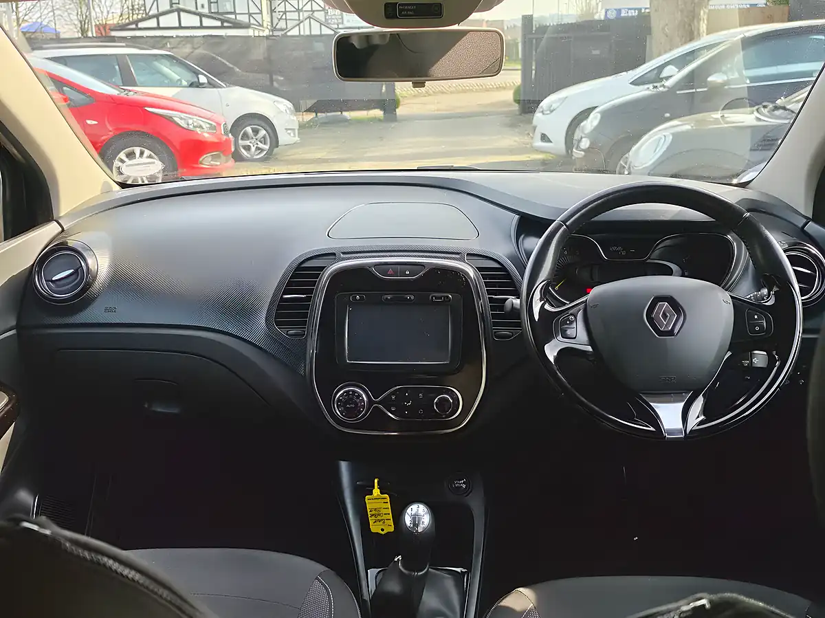 Used 2014 Renault Captur Dynamique S Medianav Black - Interior and Exterior details 6