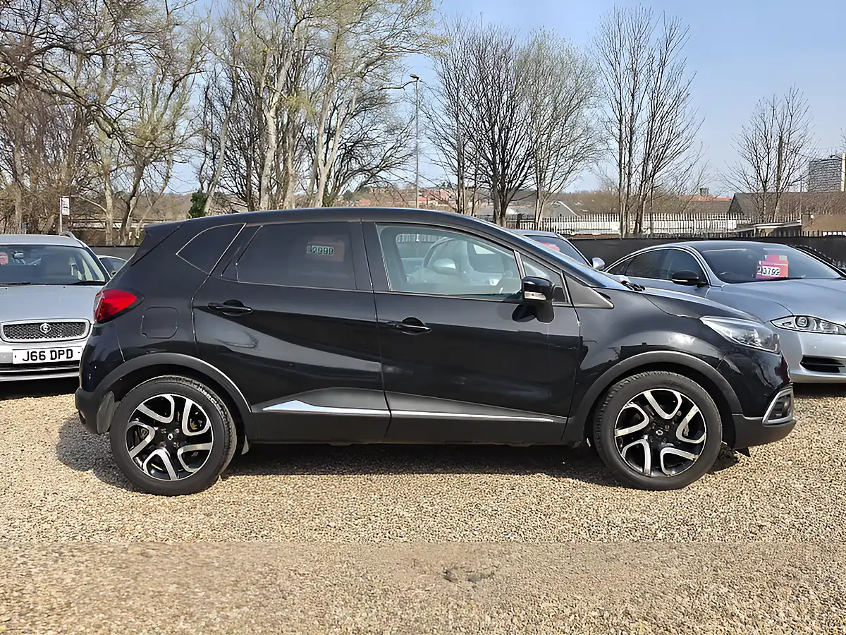 Used 2014 Renault Captur Dynamique S Medianav Black - Interior and Exterior details 8
