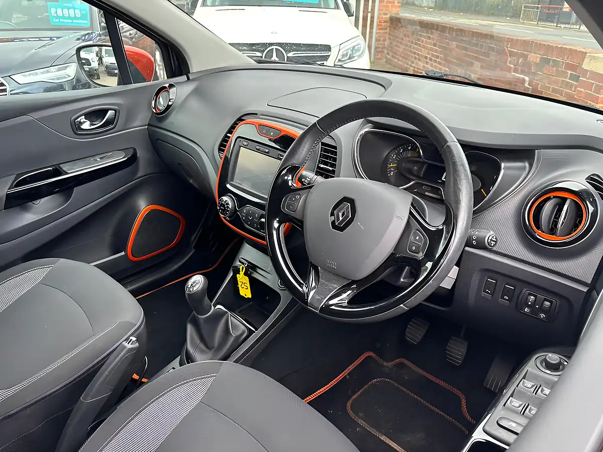 Used 2014 Renault Captur Dynamique S Medianav Black - Interior and Exterior details 11