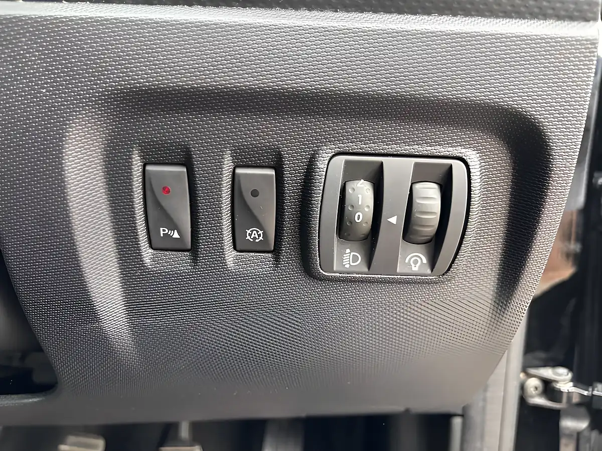 Used 2014 Renault Captur Dynamique S Medianav Black - Interior and Exterior details 14