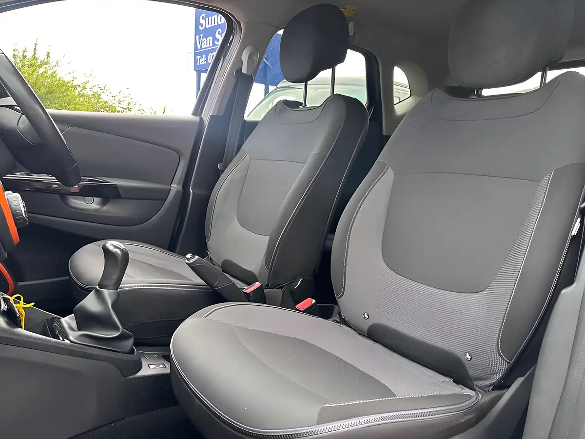 Used 2014 Renault Captur Dynamique S Medianav Black - Interior and Exterior details 15