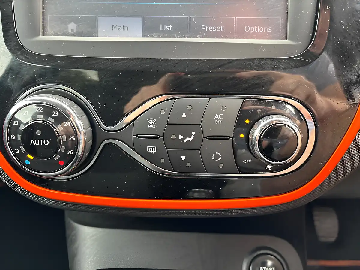 Used 2014 Renault Captur Dynamique S Medianav Black - Interior and Exterior details 17