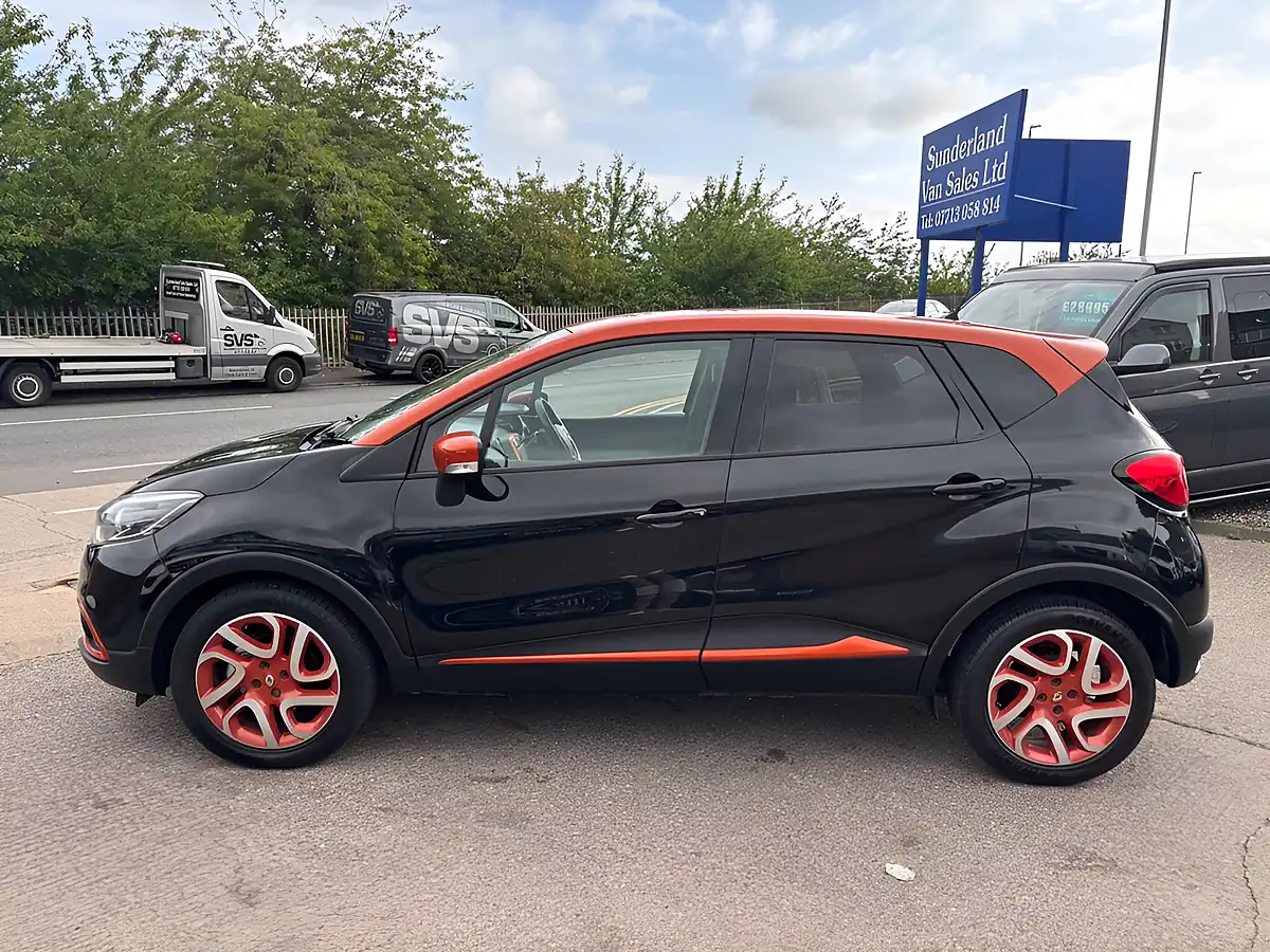 Used 2014 Renault Captur Dynamique S Medianav Black - Interior and Exterior details 5