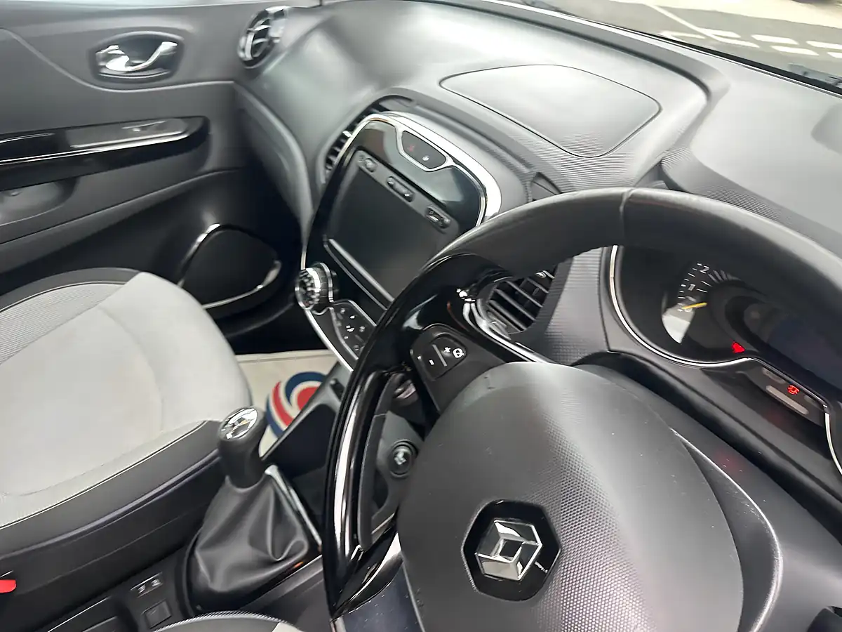 Used 2014 Renault Captur Dynamique S Medianav Black - Interior and Exterior details 13