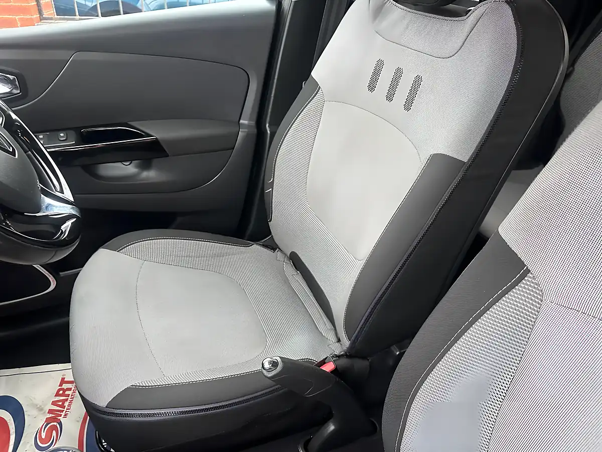 Used 2014 Renault Captur Dynamique S Medianav Black - Interior and Exterior details 14