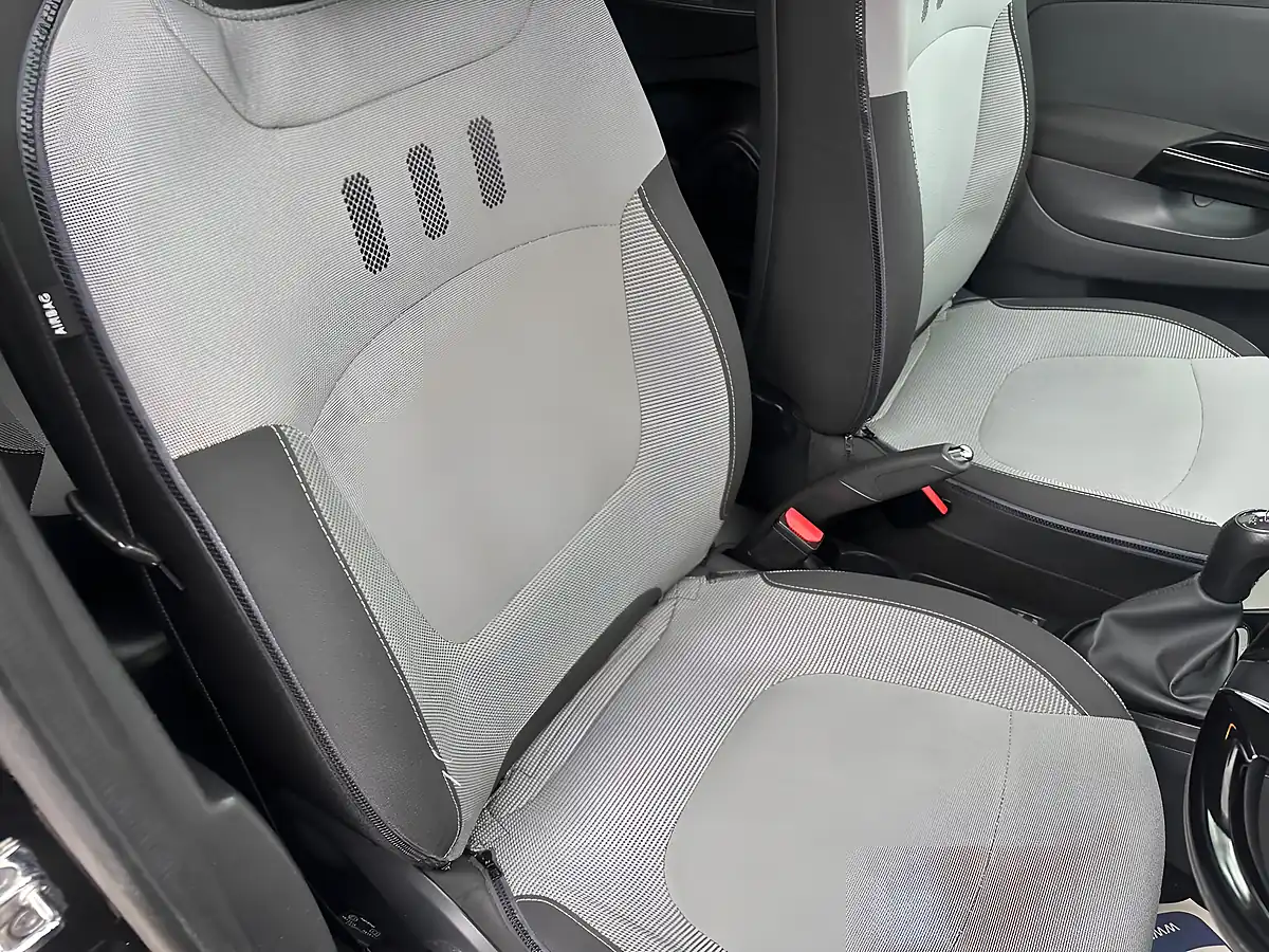 Used 2014 Renault Captur Dynamique S Medianav Black - Interior and Exterior details 15