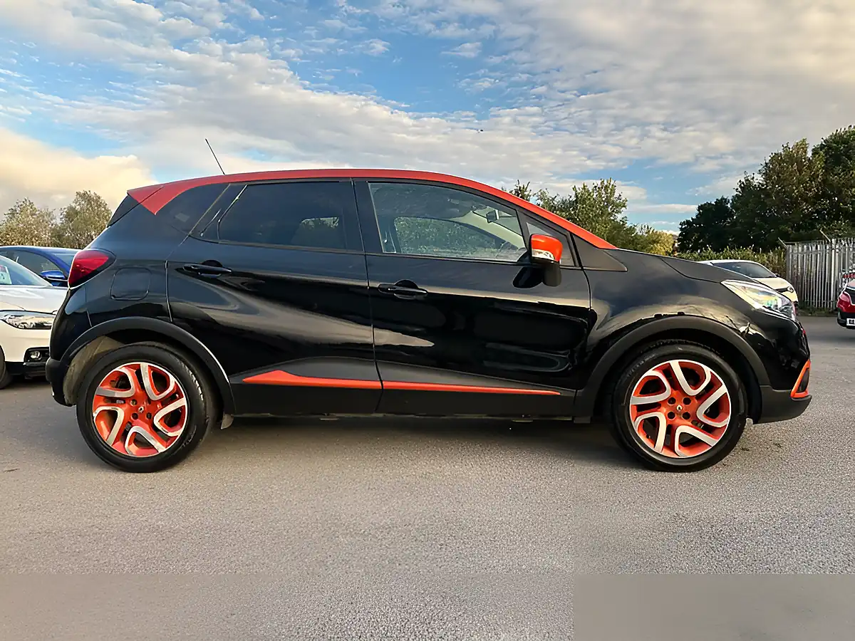 Used 2014 Renault Captur Dynamique S Medianav Black - Interior and Exterior details 12