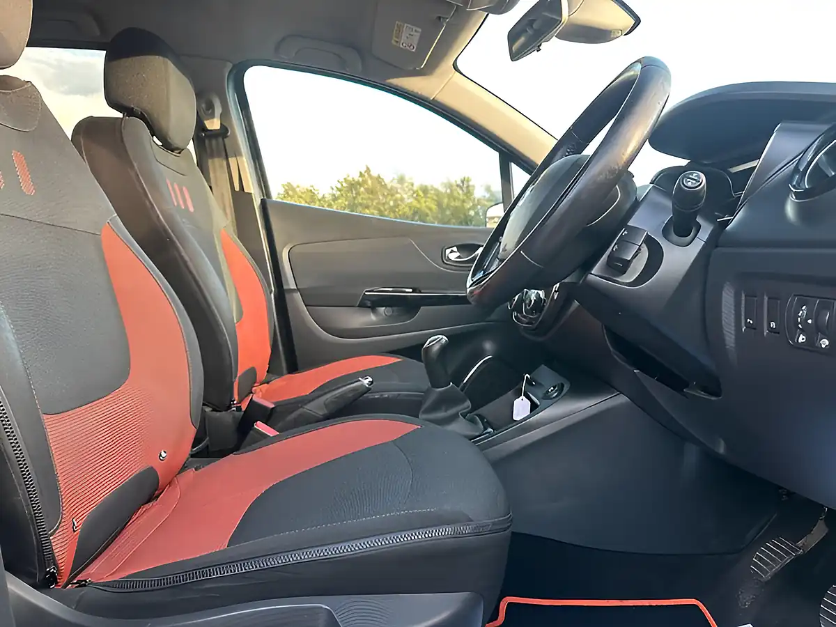 Used 2014 Renault Captur Dynamique S Medianav Black - Interior and Exterior details 14