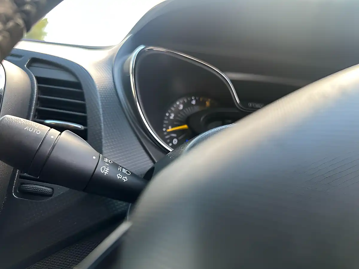 Used 2014 Renault Captur Dynamique S Medianav Black - Interior and Exterior details 16