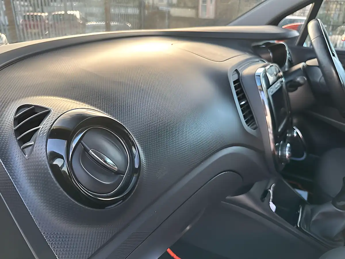 Used 2014 Renault Captur Dynamique S Medianav Black - Interior and Exterior details 20