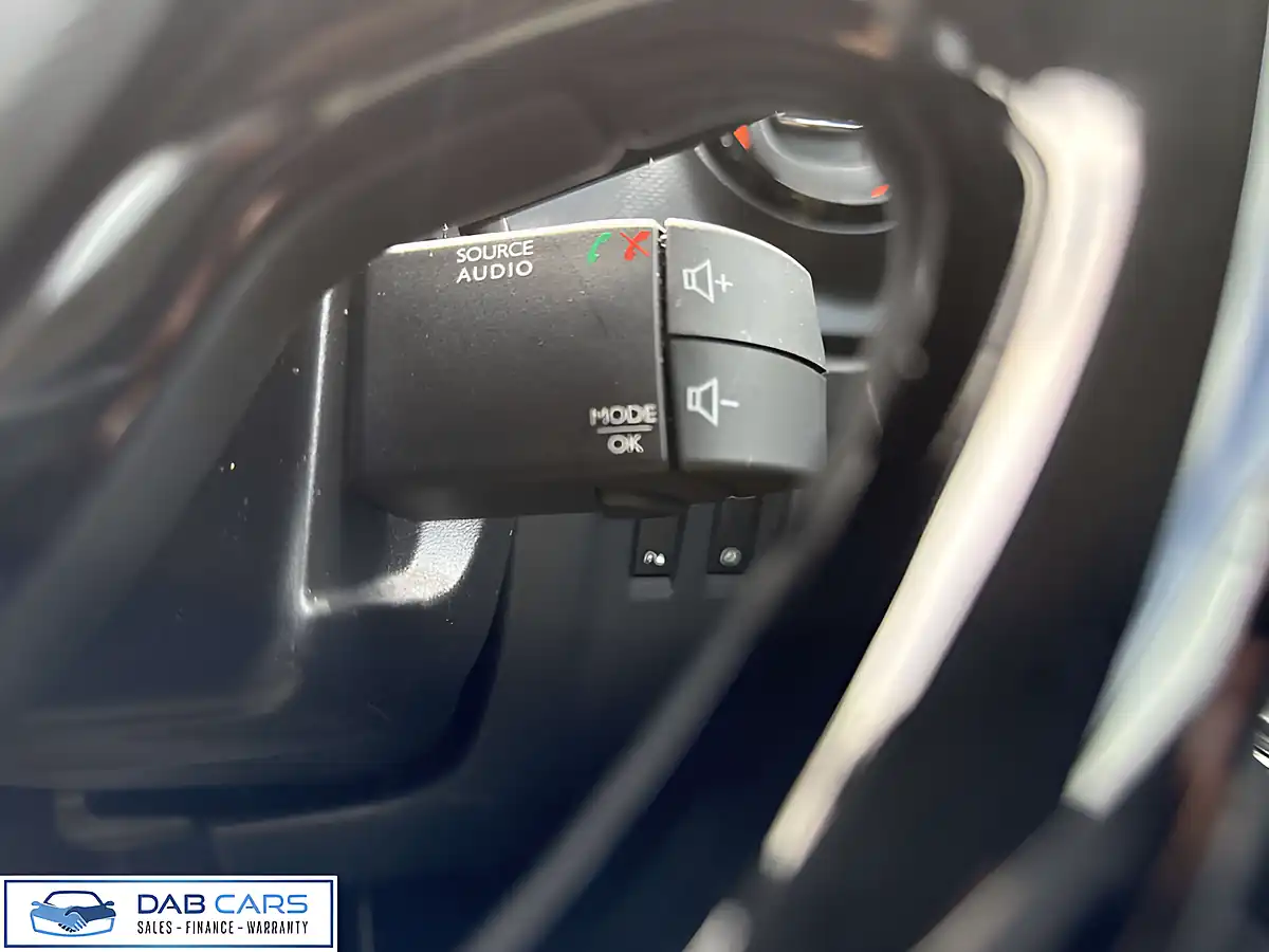 Used 2014 Renault Captur Dynamique S Medianav Orange and Cream - Interior and Exterior details 20