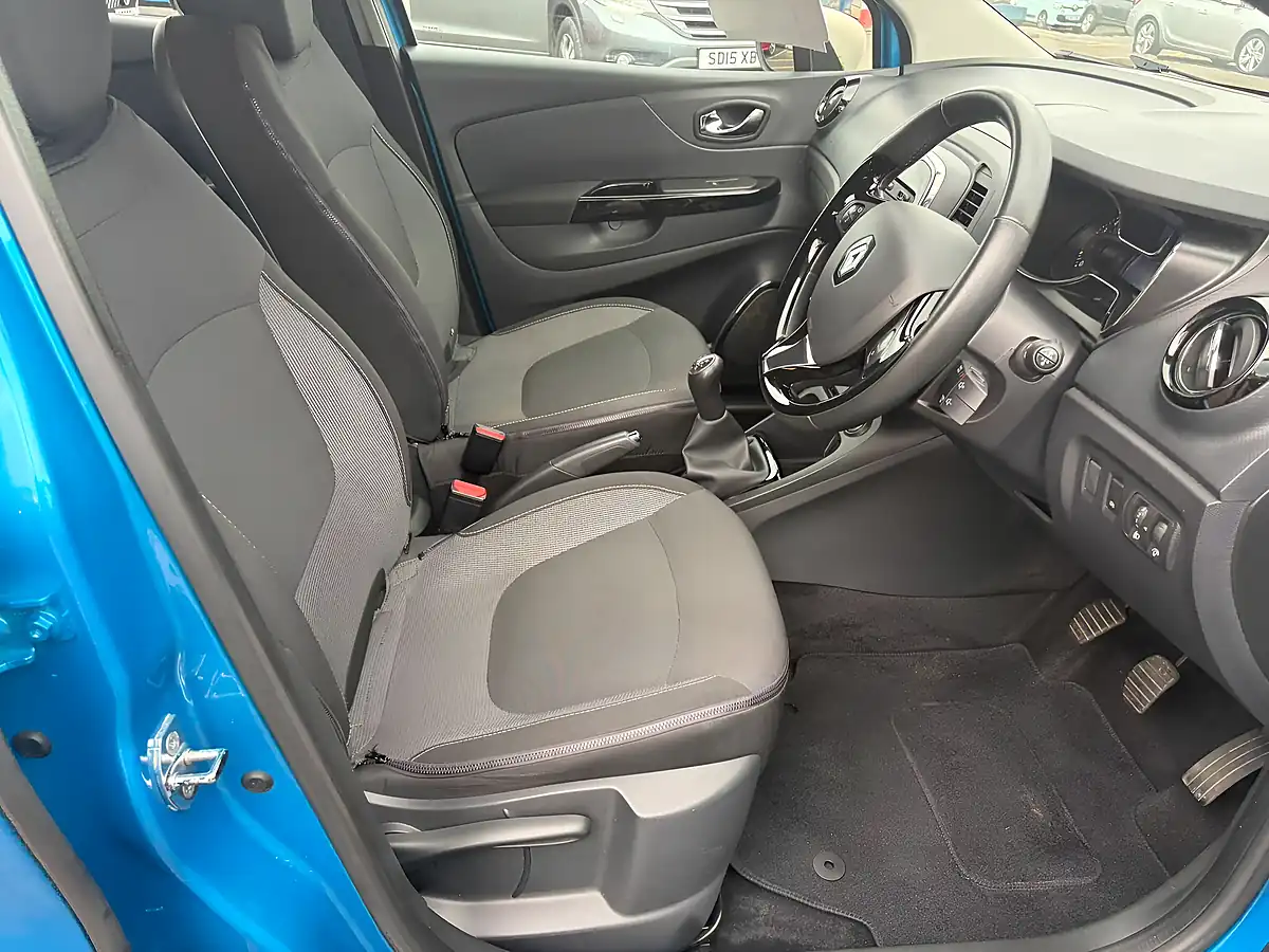 Used 2014 Renault Captur Energy Dynamique Medianav Blue - Interior and Exterior details 11