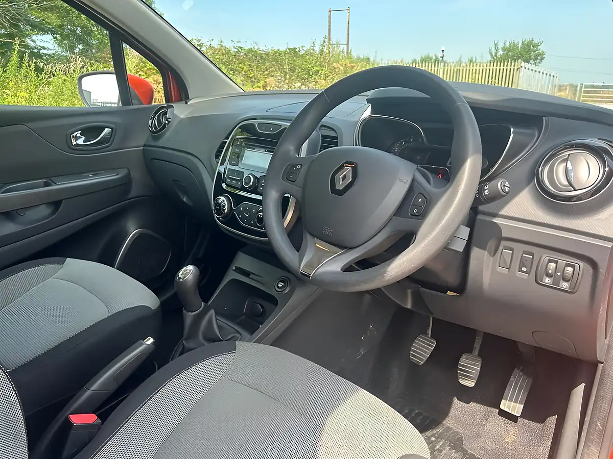 Used 2014 Renault Captur Expression + Convenience Orange - Interior and Exterior details 11
