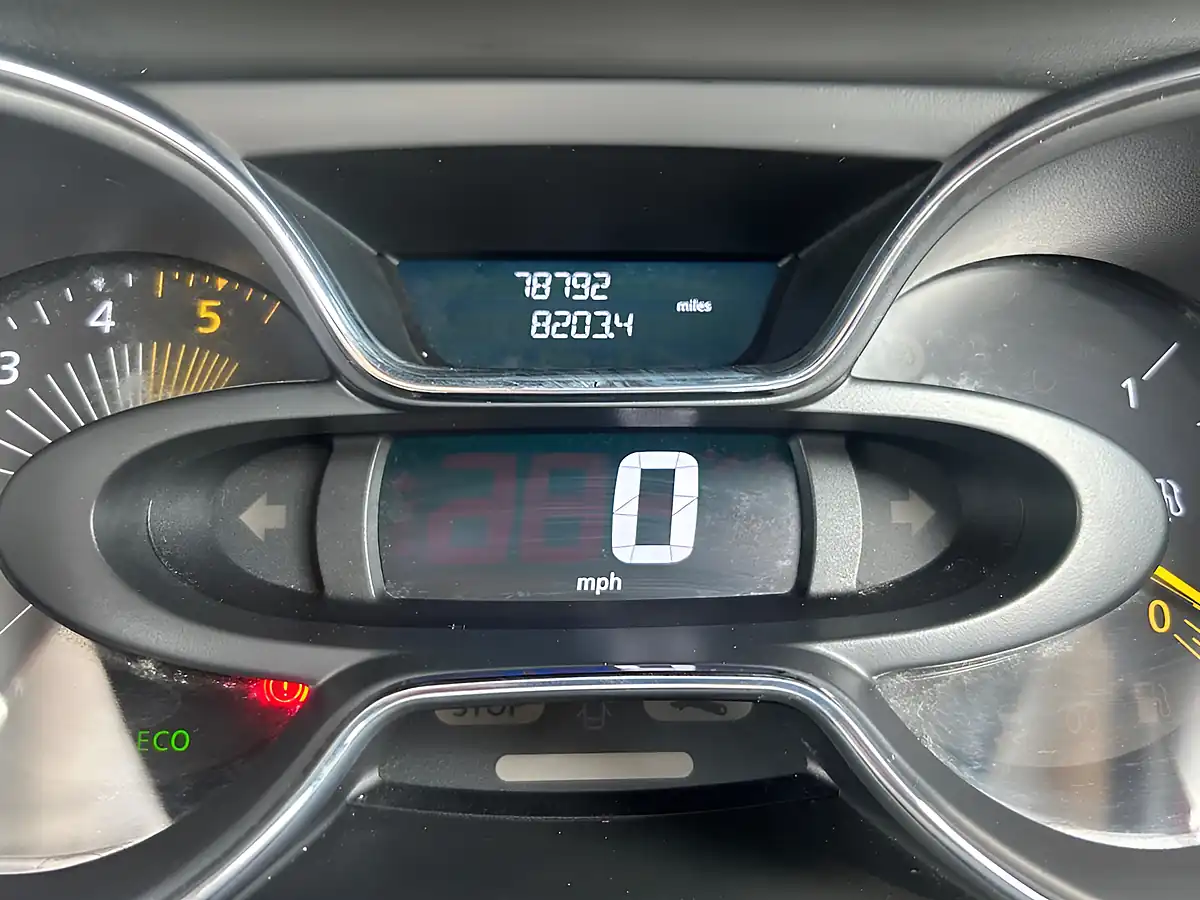 Used 2014 Renault Captur Expression + Convenience Orange - Interior and Exterior details 14
