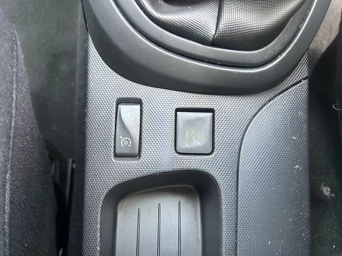 Used 2014 Renault Captur Expression + Convenience Orange - Interior and Exterior details 16