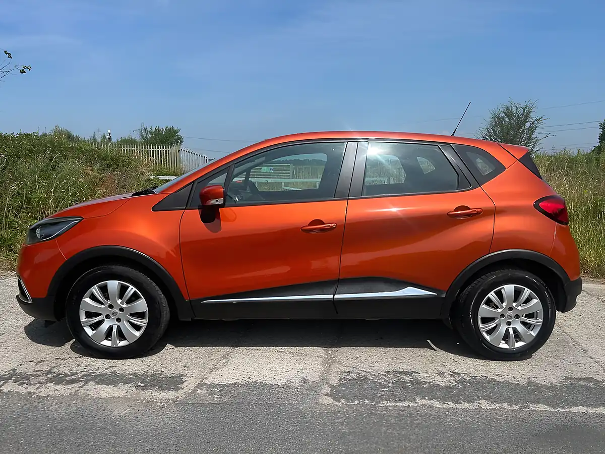 Used 2014 Renault Captur Expression + Convenience Orange - Interior and Exterior details 5