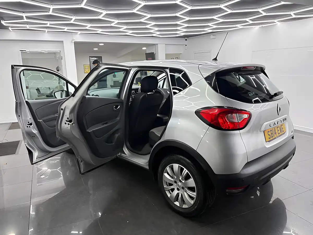 Used 2014 Renault Captur Expression + Convenience Silver - Interior and Exterior details 13
