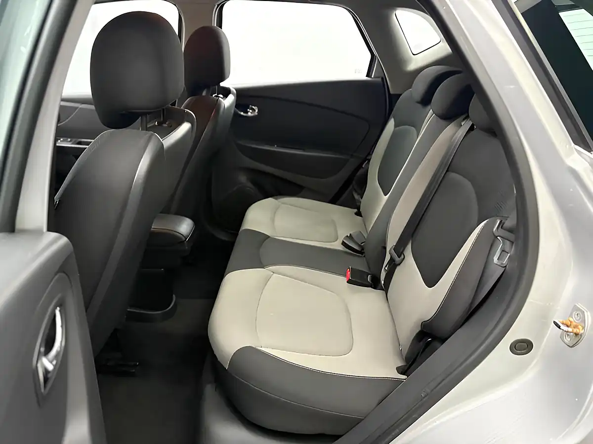 Used 2014 Renault Captur Expression + Convenience Silver - Interior and Exterior details 15