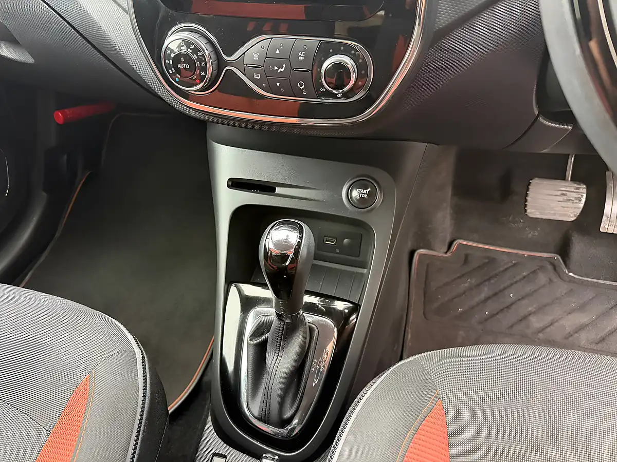 Used 2014 Renault Captur Orange - Interior and Exterior details 10