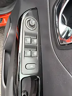 Used 2014 Renault Captur Orange - Interior and Exterior details 11