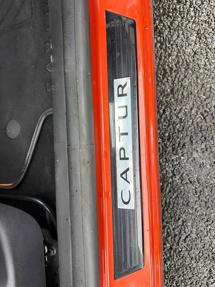 Used 2014 Renault Captur Orange - Interior and Exterior details 12
