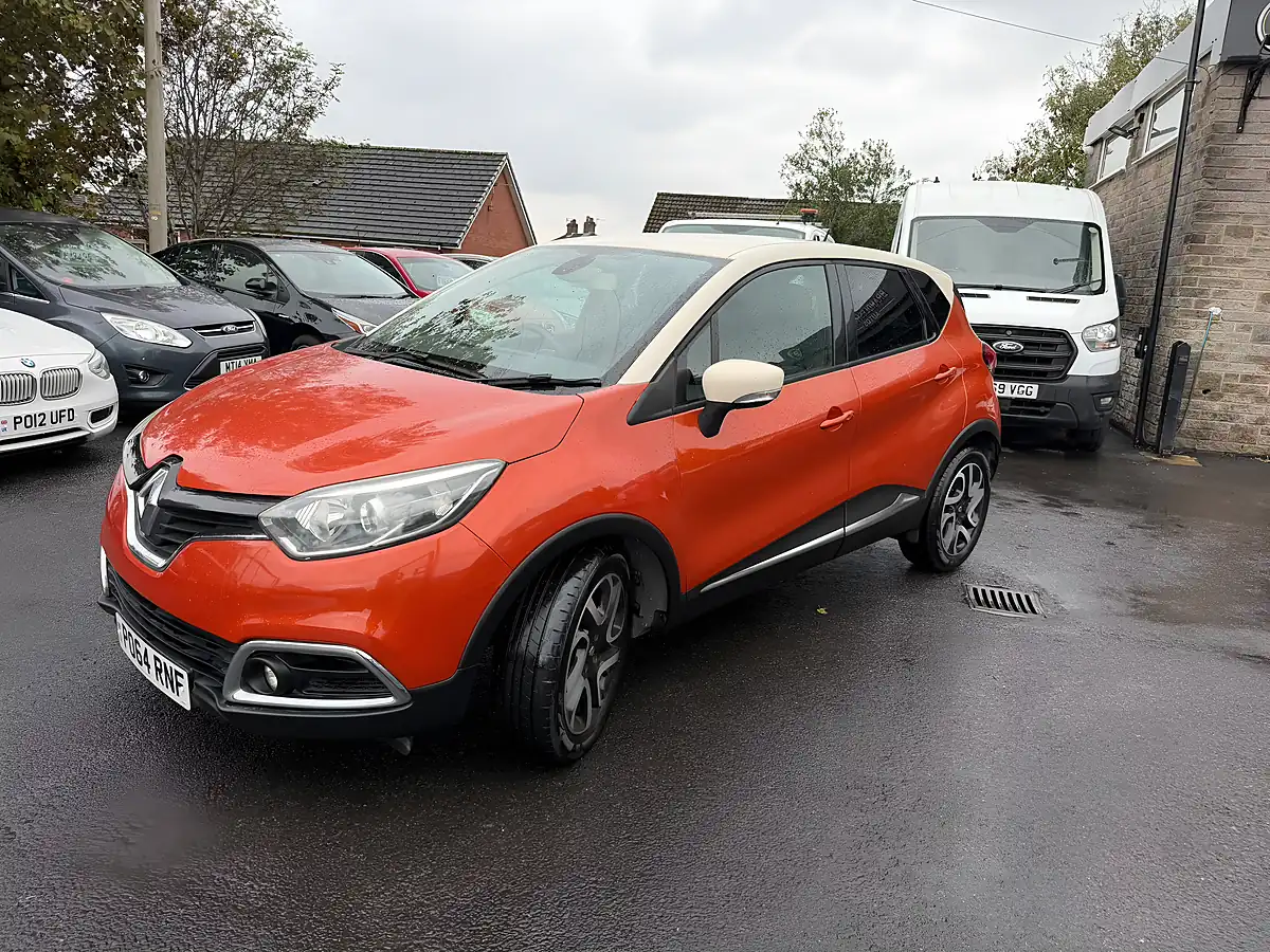 Used 2014 Renault Captur Orange - Interior and Exterior details 2