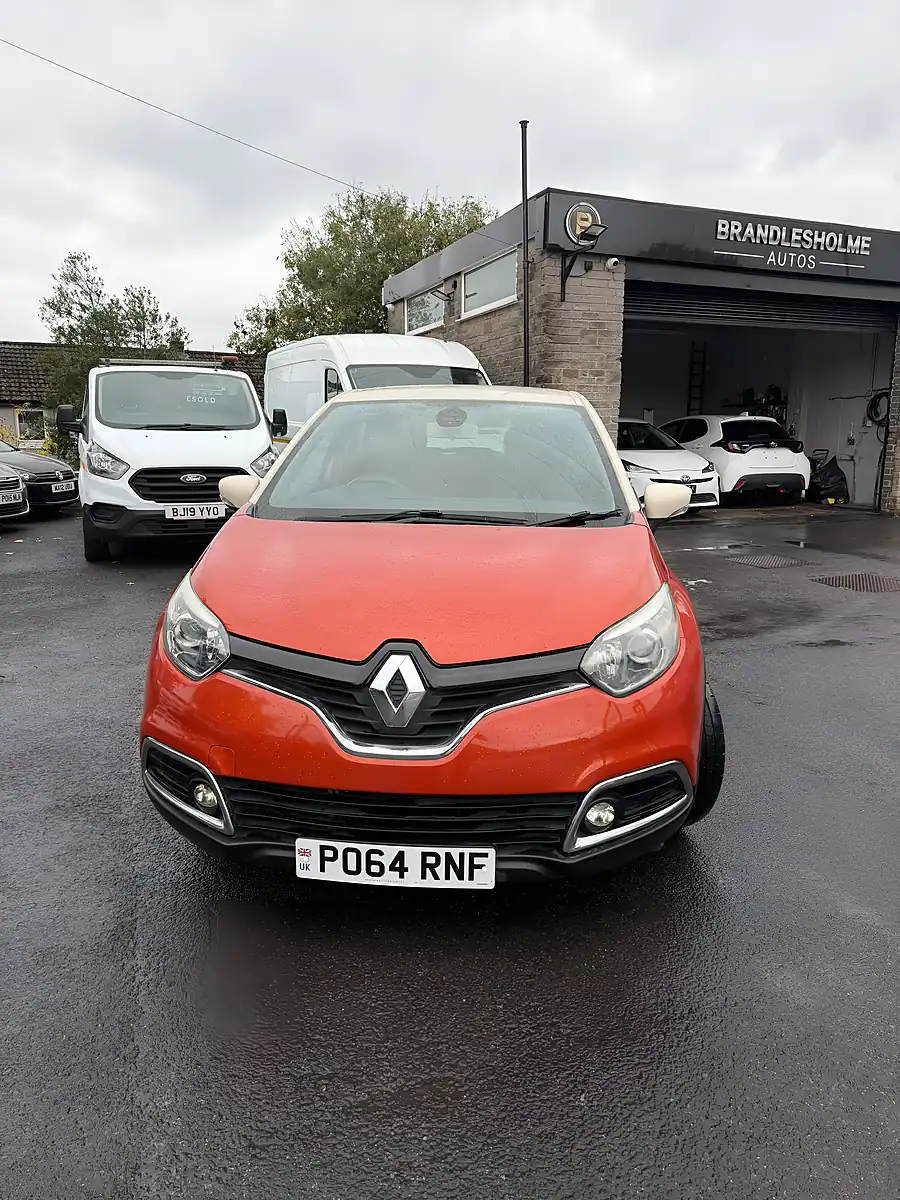 Used 2014 Renault Captur Orange - Interior and Exterior details 3