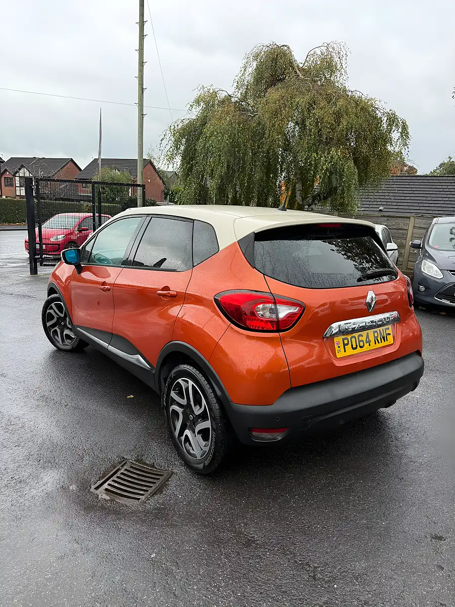 Used 2014 Renault Captur Orange - Interior and Exterior details 5